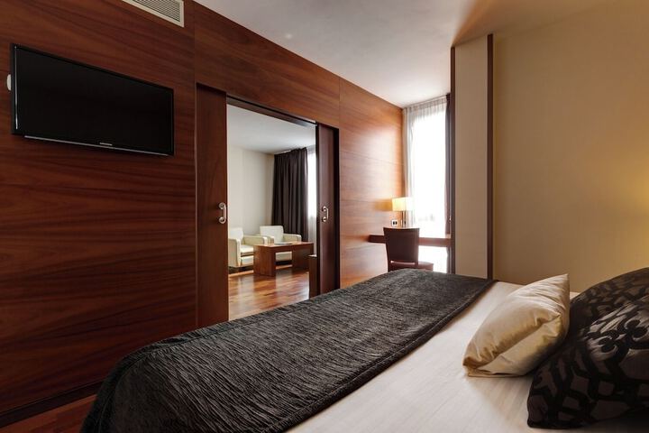 Room 14 of 64