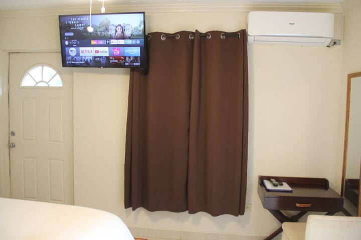 Room 8 of 83