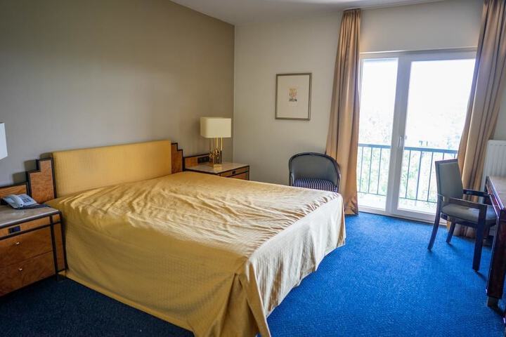 Room 7 of 32