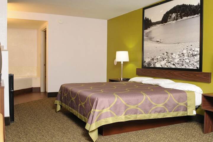 1 King Bed (12 of 15)
