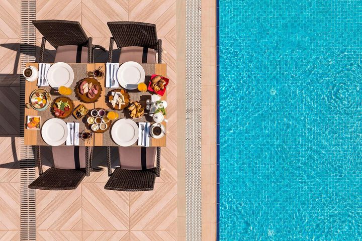 Hotel with Pool