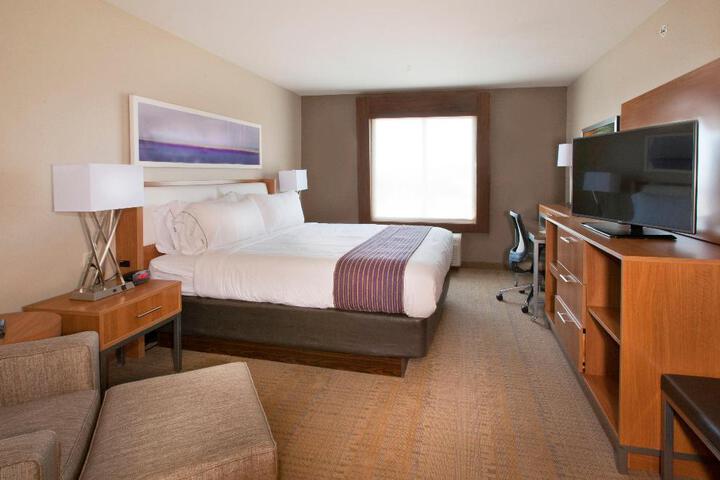 Standard Room, King or Two Doubles (4 of 5)