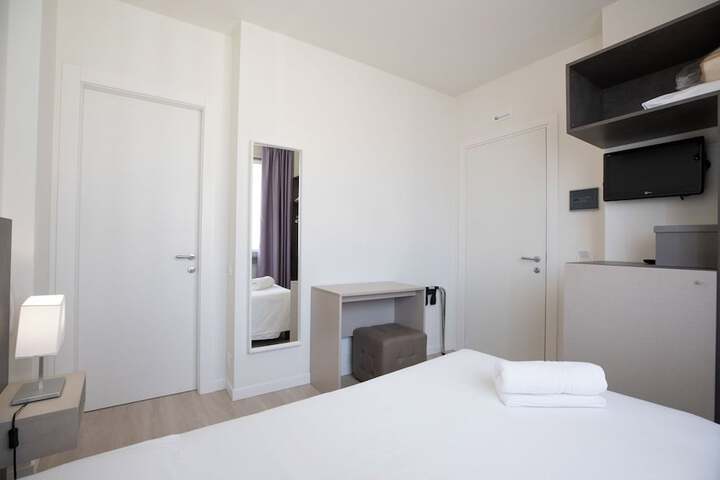 Room 8 of 86