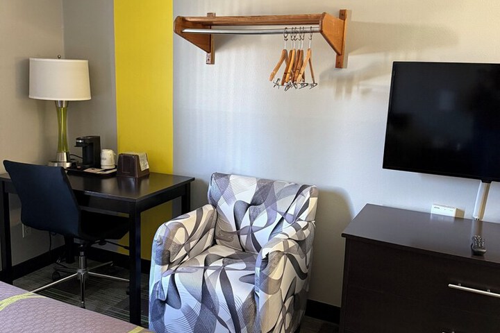 Room 9 of 17