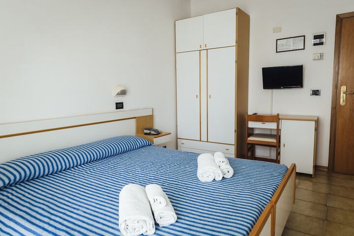 Room 16 of 86