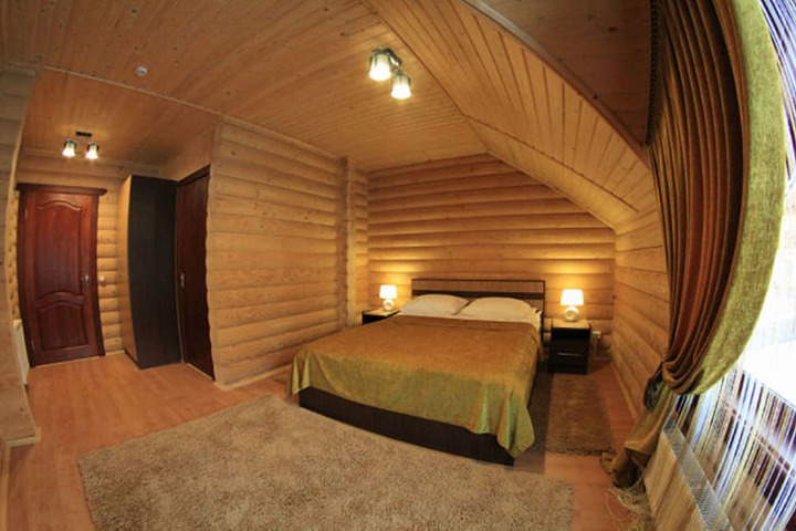 Room 4 of 76