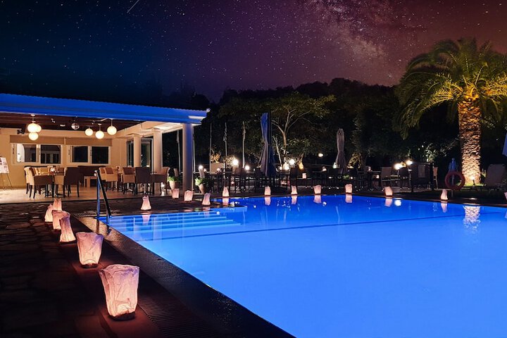 Hotel with Pool