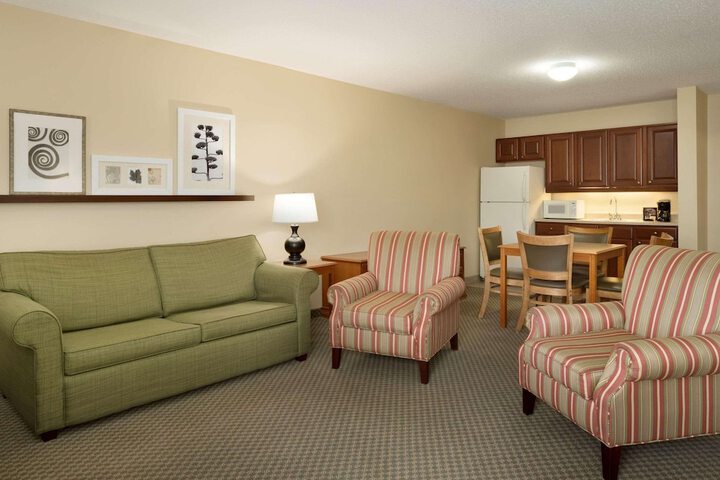 1 Queen Bed Accessible (9 of 9)