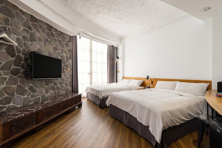 Room 100 of 151