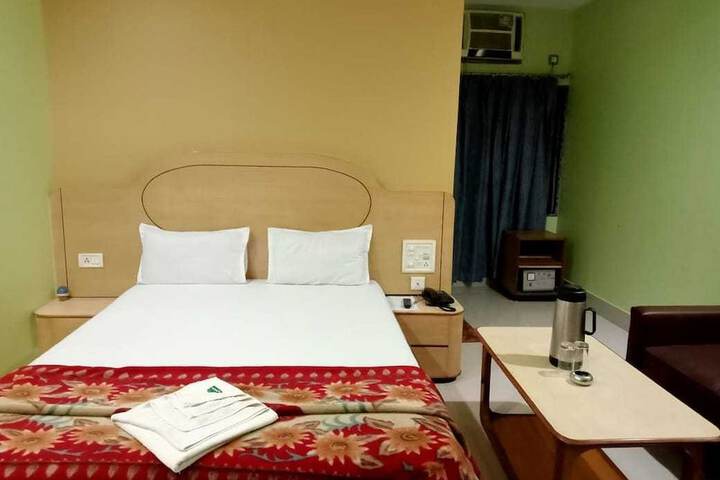 Room 4 of 16
