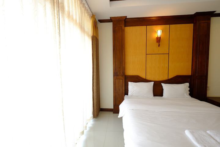 Room 9 of 47