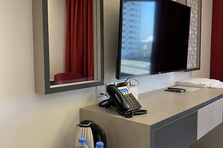Room 13 of 18