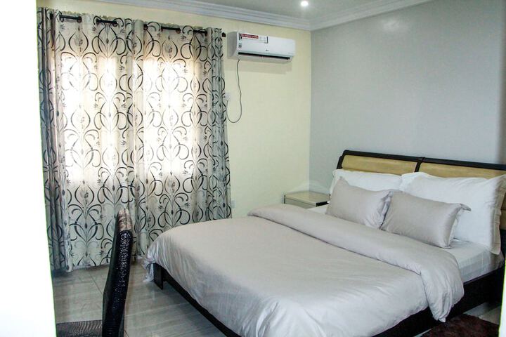 Room 8 of 34