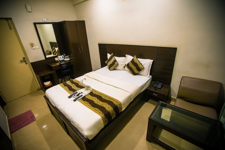Room 4 of 30