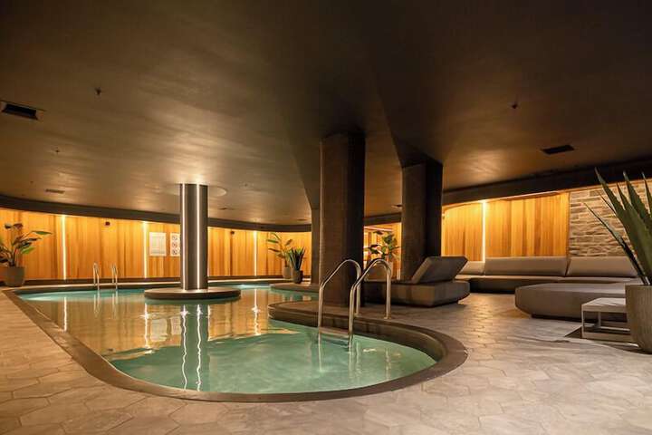 Pool Hotel