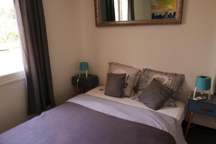 Room 5 of 16