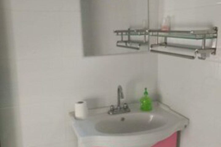 Room 4 of 15