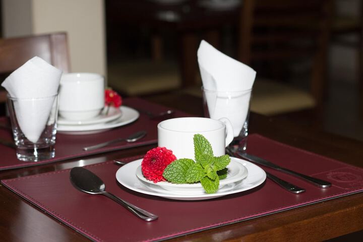 Dining 34 of 54