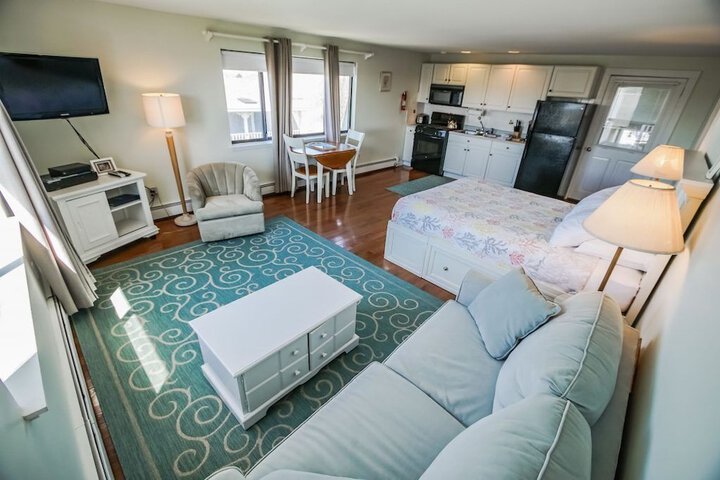 Room 2 of 18