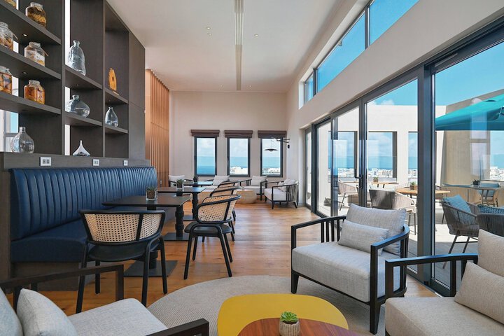 Lounge 115 of 139