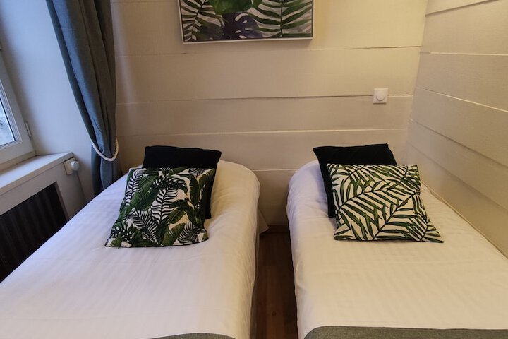 Room 10 of 30