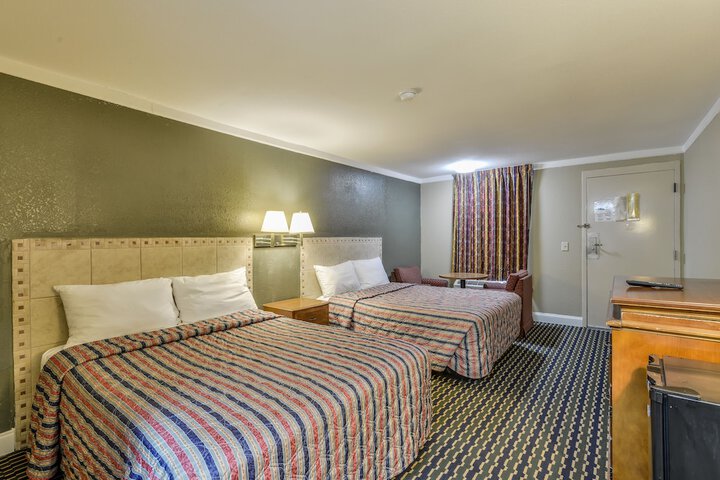 Standard Room, King or Two Doubles (5 of 5)