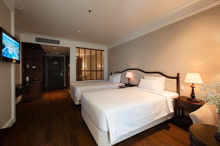 Room 28 of 97