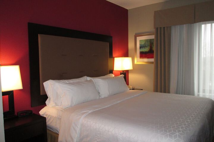 1 King Bed (28 of 32)