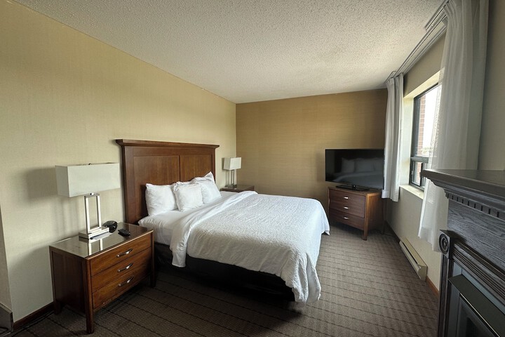 Room 5 of 12