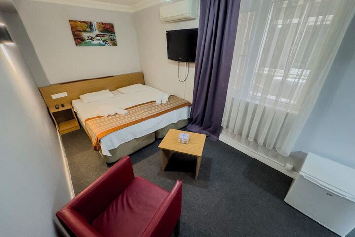Room 50 of 99