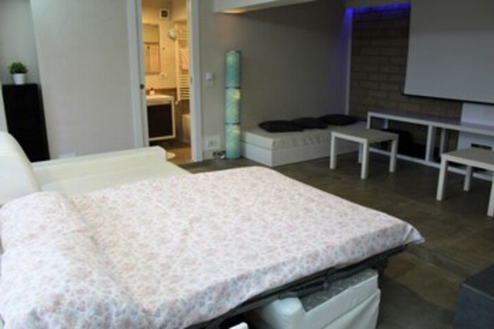 Room 11 of 21