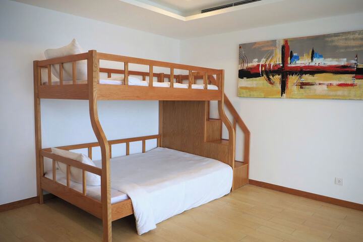 Room 28 of 98