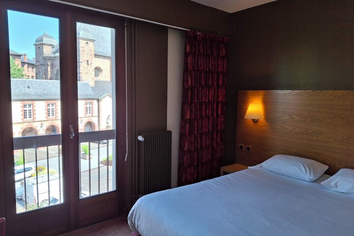 Room 8 of 81