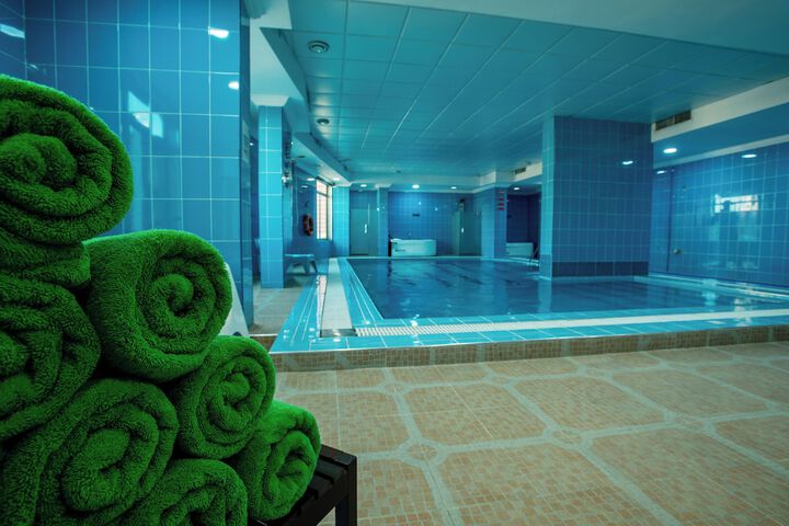 Pool 50 of 102