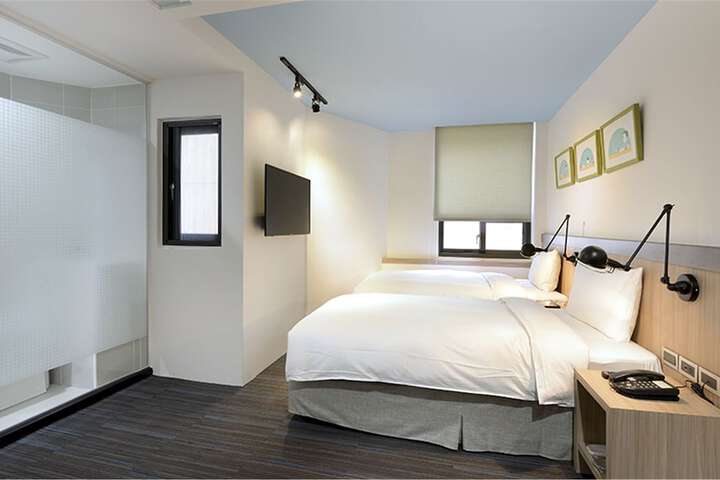 Room 17 of 45