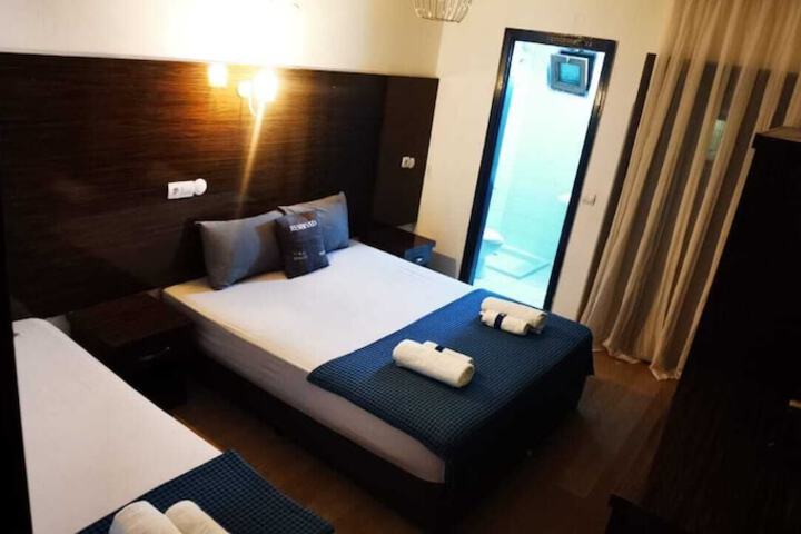Room 4 of 6