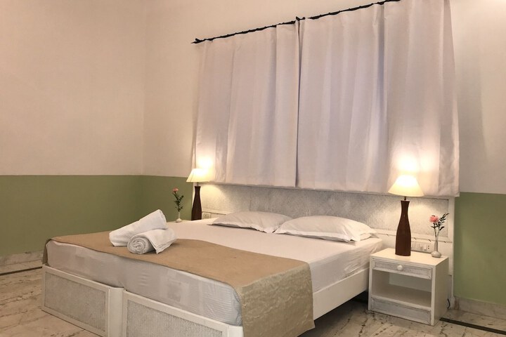 Room 5 of 31