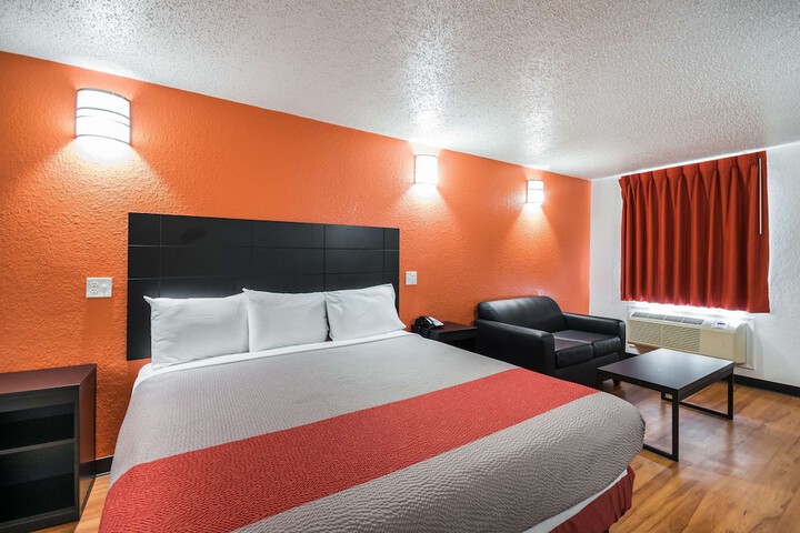 Room 16 of 36