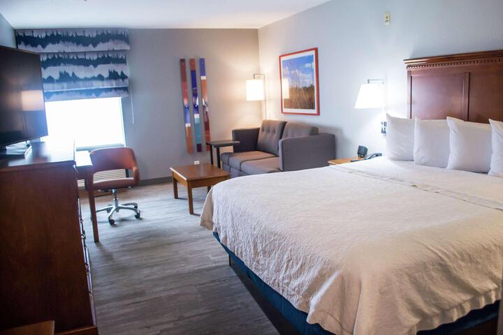 1 King Bed (2 of 19)