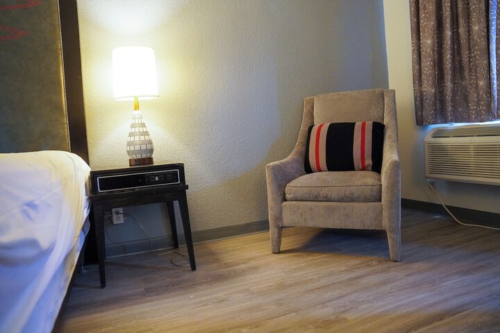 Room 10 of 18