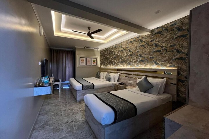 Room 11 of 30