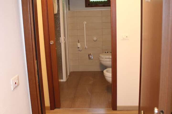 Room 12 of 34
