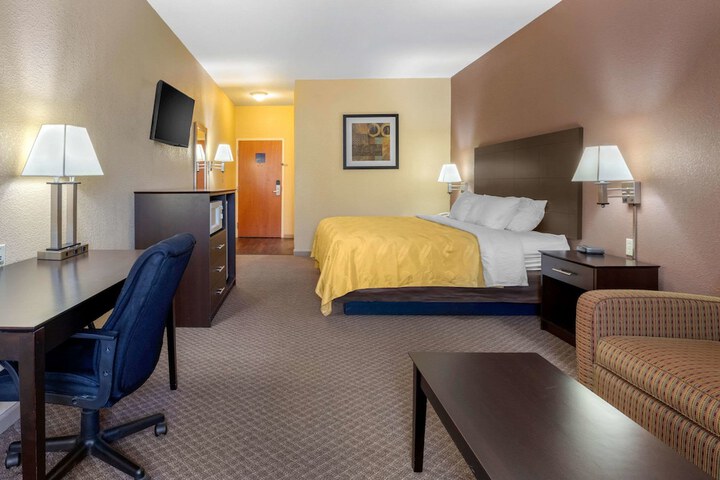 1 King Bed Accessible (4 of 15)