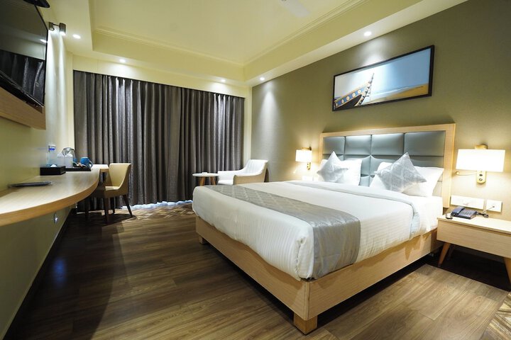Room 11 of 38