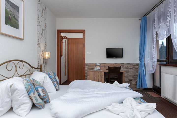 Room 4 of 37