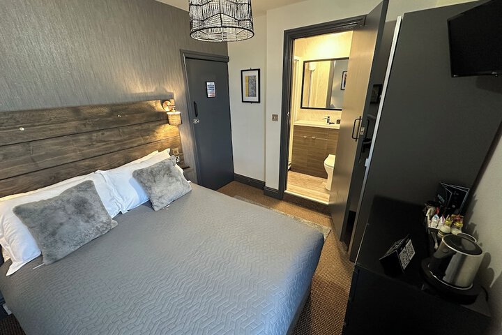 Room 11 of 31