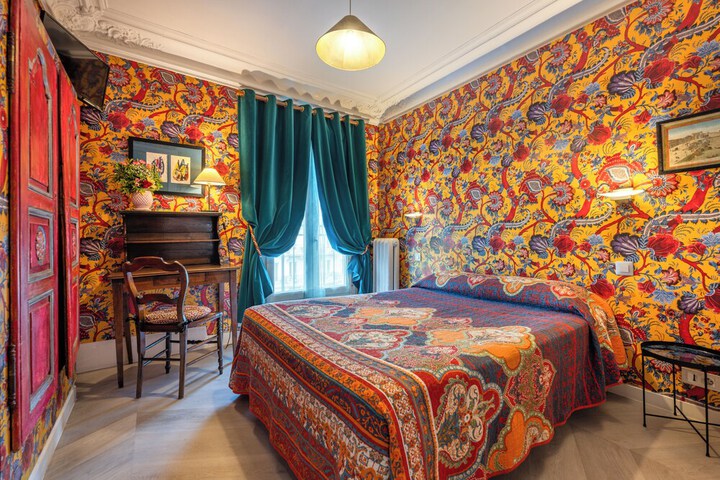 Room 6 of 18