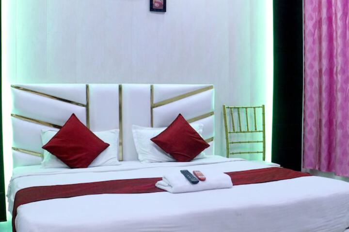 Room 4 of 20