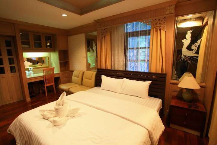 Room 5 of 33
