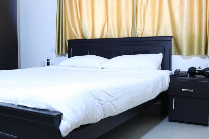 Room 6 of 16
